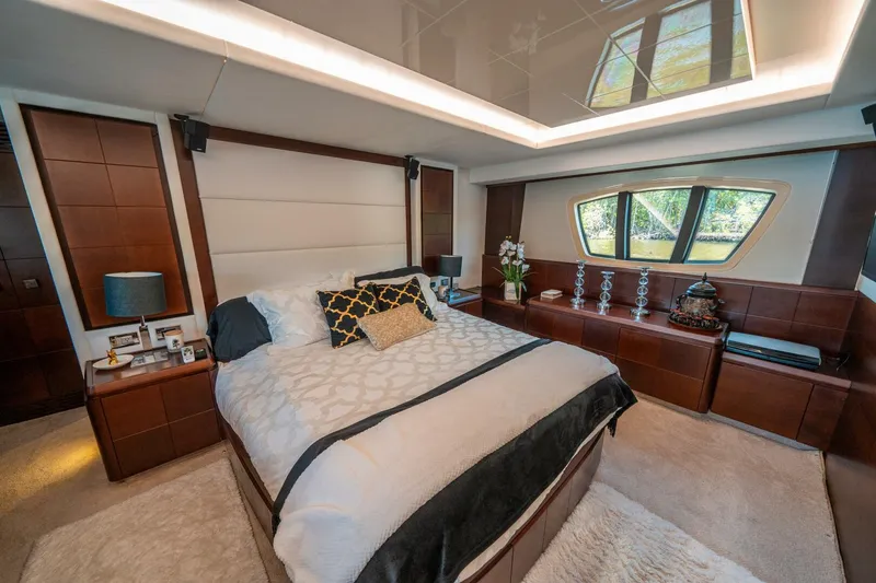 Slide: The Image of Azimut 75 Fly 2010 - 35