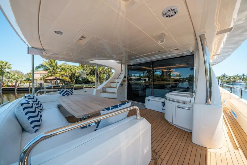 Slide: The Image of Azimut 75 Fly 2010 - 6