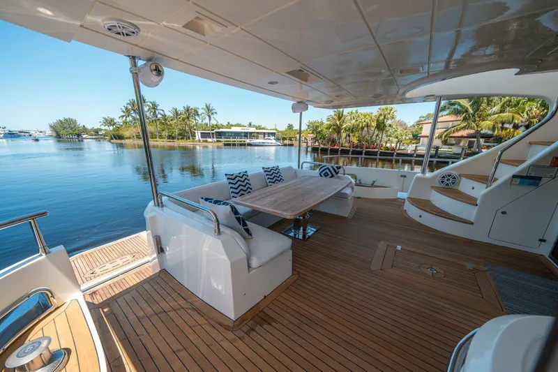 Slide: The Image of Azimut 75 Fly 2010 - 7