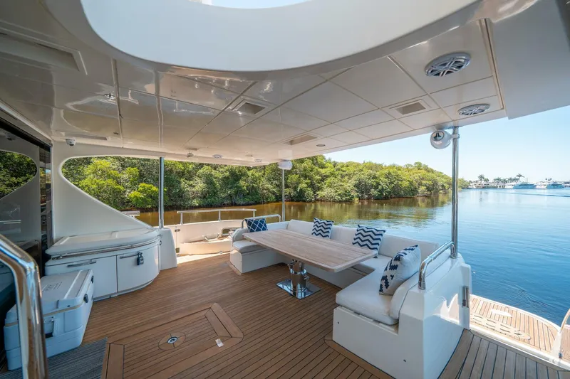 Slide: The Image of Azimut 75 Fly 2010 - 8