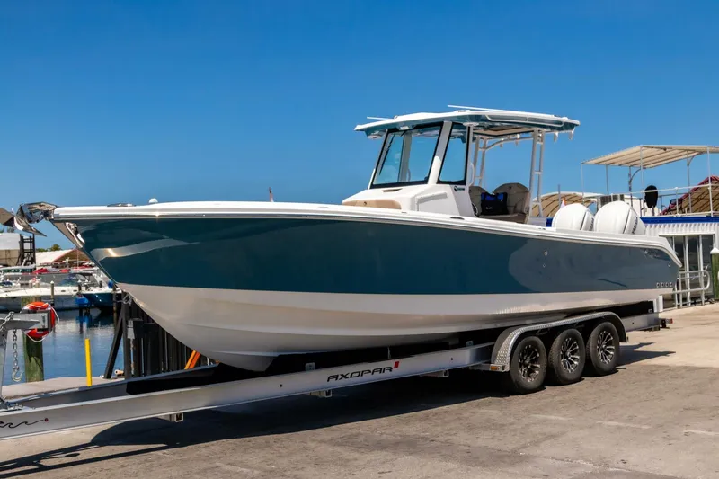 The Image of Edgewater 325CC 2025 - 0