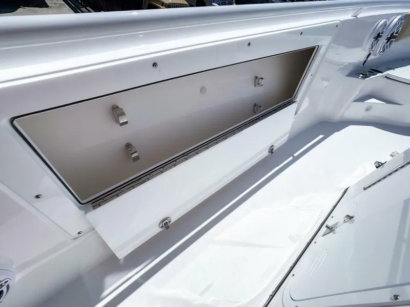 Slide: The Image of Edgewater 325CC 2025 - 22