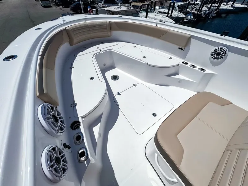 Slide: The Image of Edgewater 325CC 2025 - 23