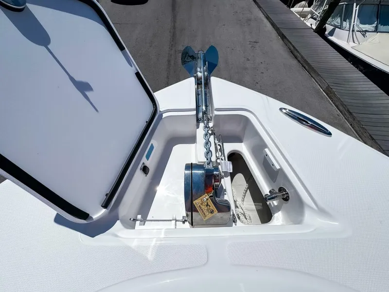 Slide: The Image of Edgewater 325CC 2025 - 27