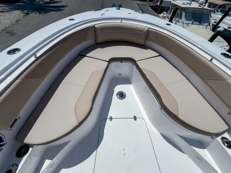 Slide: The Image of Edgewater 325CC 2025 - 28