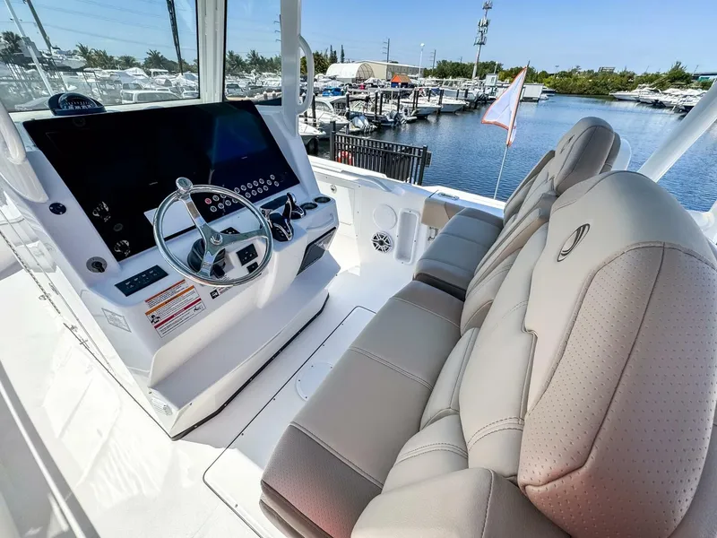 Slide: The Image of Edgewater 325CC 2025 - 8