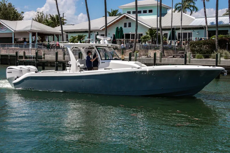 The Image of Edgewater 370CC 2025 - 0