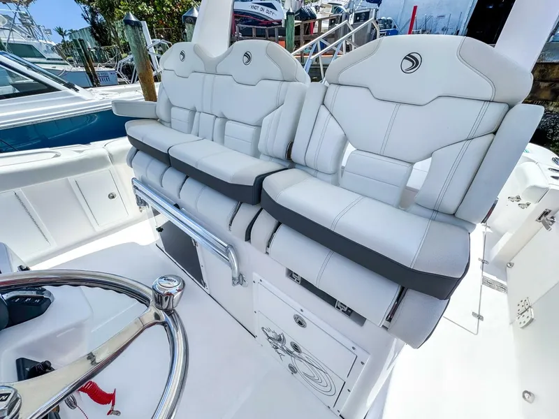Slide: The Image of Edgewater 370CC 2025 - 17