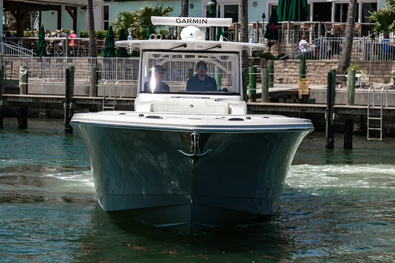 Slide: The Image of Edgewater 370CC 2025 - 2