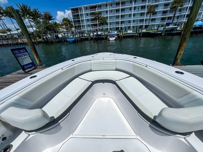 Slide: The Image of Edgewater 370CC 2025 - 26