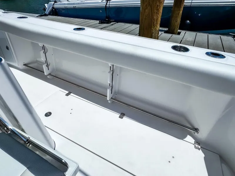 Slide: The Image of Edgewater 370CC 2025 - 30