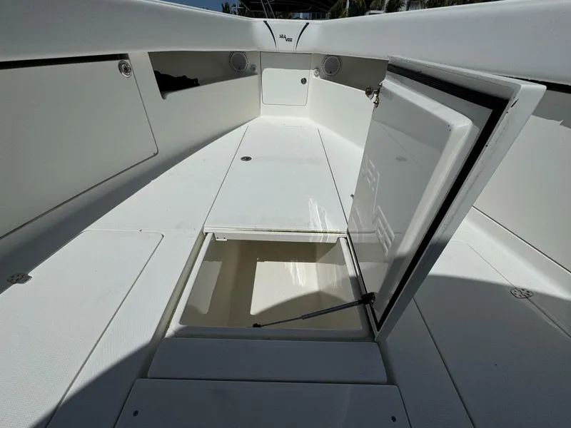 Slide: The Image of SeaVee 390B Center Console 2014 - 10