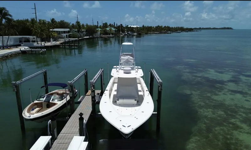 Slide: The Image of SeaVee 390B Center Console 2014 - 2