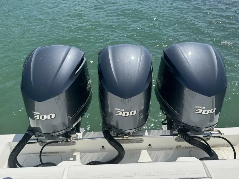 Slide: The Image of SeaVee 390B Center Console 2014 - 20