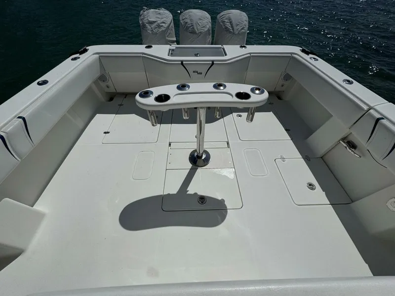 Slide: The Image of SeaVee 390B Center Console 2014 - 24