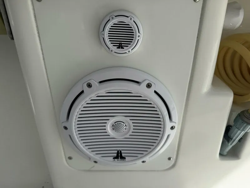 Slide: The Image of SeaVee 390B Center Console 2014 - 25