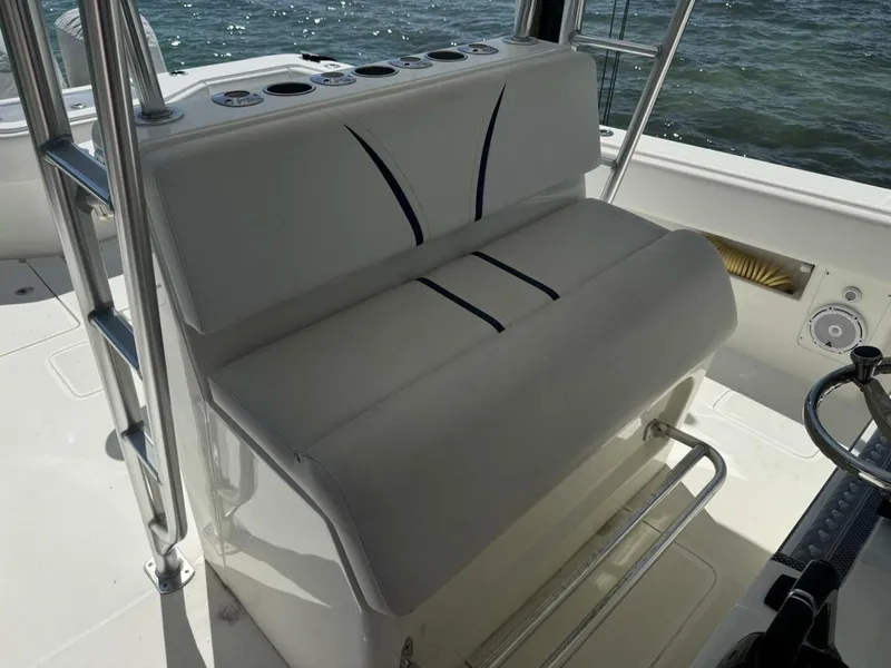 Slide: The Image of SeaVee 390B Center Console 2014 - 28
