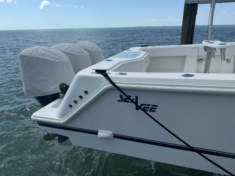 Slide: The Image of SeaVee 390B Center Console 2014 - 4