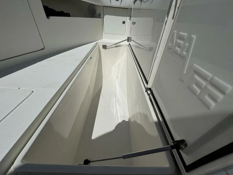 Slide: The Image of SeaVee 390B Center Console 2014 - 9