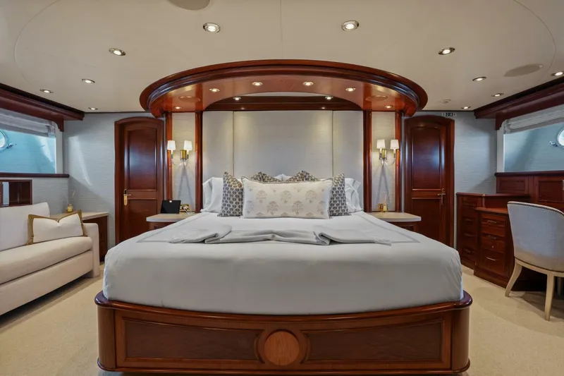 Slide: The Image of Crescent Raised Pilothouse 2004 - 16