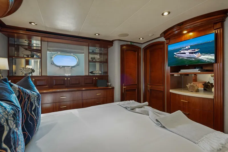 Slide: The Image of Crescent Raised Pilothouse 2004 - 26