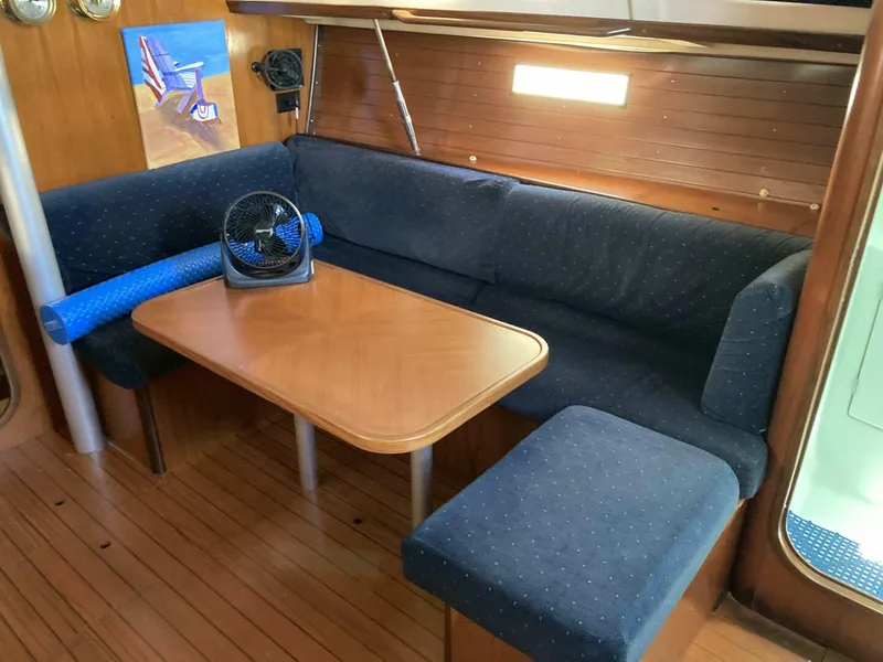 Slide: The Image of Beneteau 1993 - 14