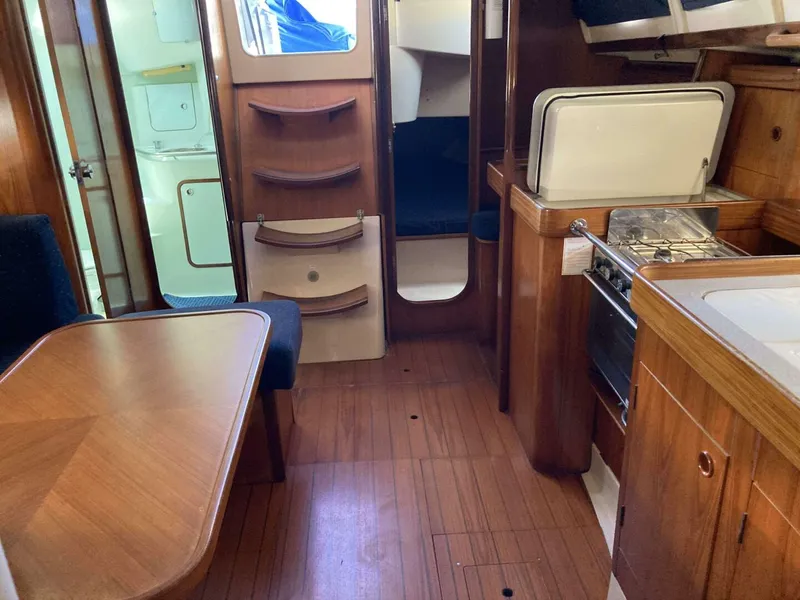 Slide: The Image of Beneteau 1993 - 16