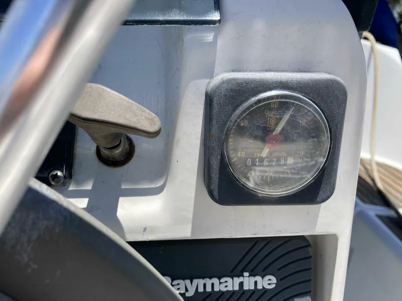 Slide: The Image of Beneteau 1993 - 24
