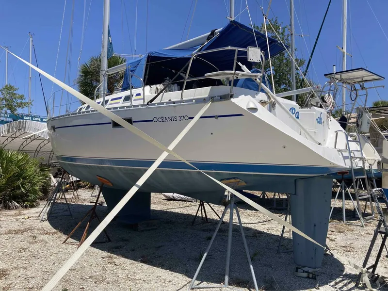 Slide: The Image of Beneteau 1993 - 3