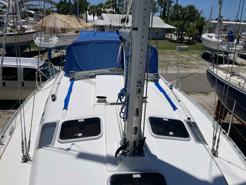 Slide: The Image of Beneteau 1993 - 4