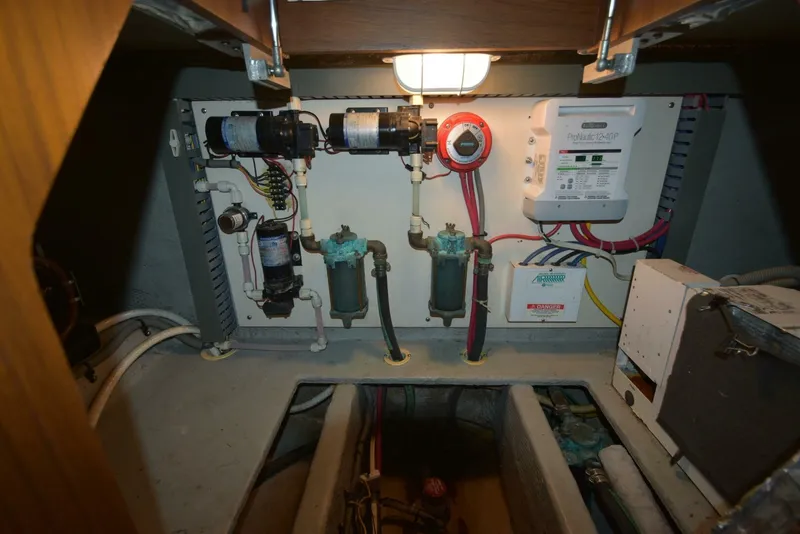 Slide: The Image of Luhrs 340 Convertible 2001 - 14