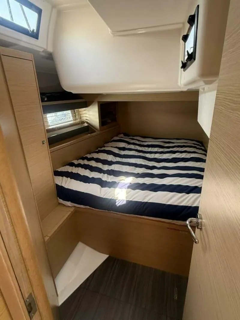 Slide: The Image of Dufour 530 Ocean Version 2022 - 31