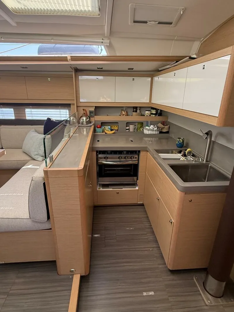 Slide: The Image of Dufour 530 Ocean Version 2022 - 37