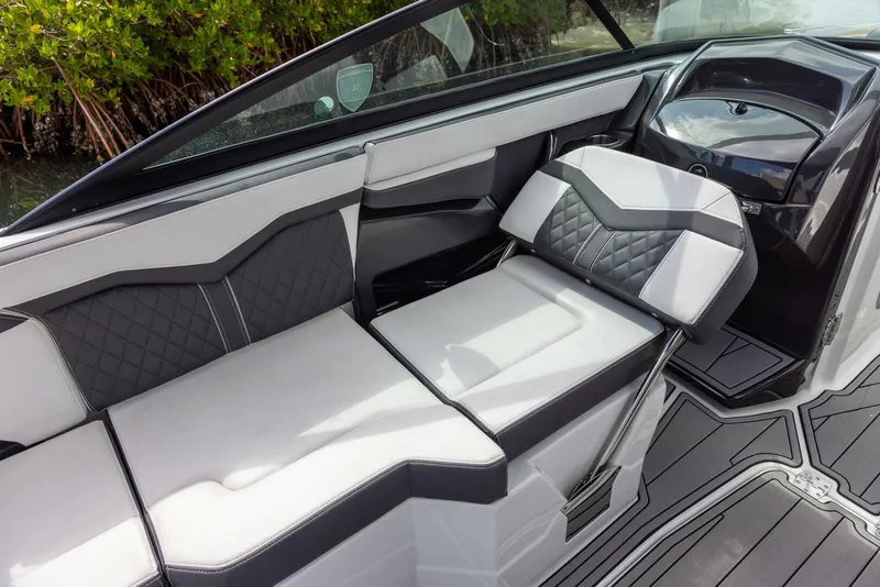 Slide: The Image of Monterey 255SS Super Sport 2023 - 25