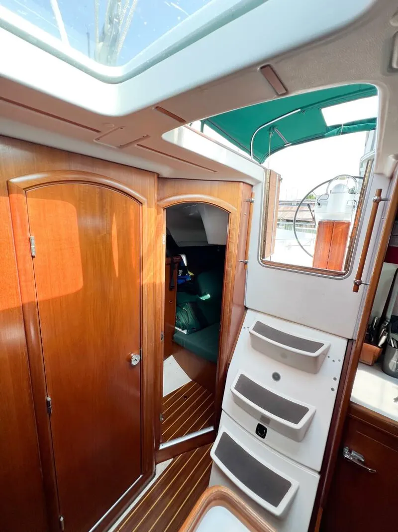 Slide: The Image of Beneteau 361 2002 - 14