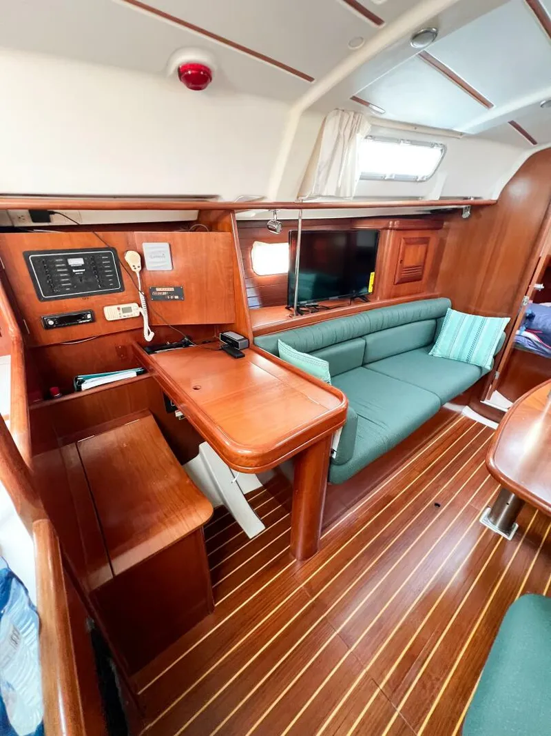 Slide: The Image of Beneteau 361 2002 - 15