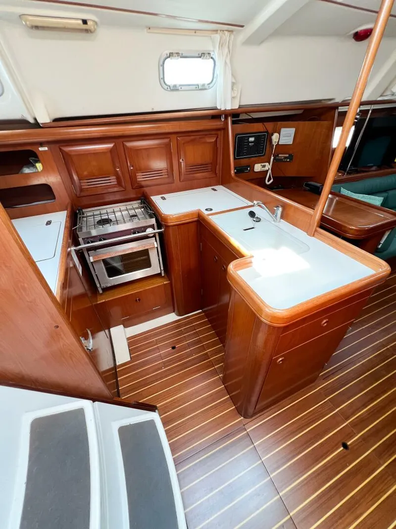 Slide: The Image of Beneteau 361 2002 - 23