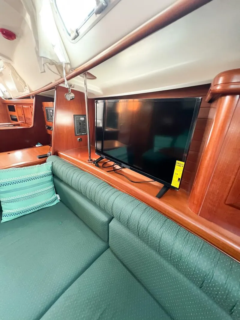 Slide: The Image of Beneteau 361 2002 - 24
