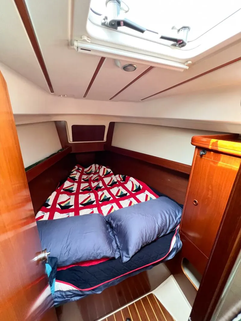 Slide: The Image of Beneteau 361 2002 - 25