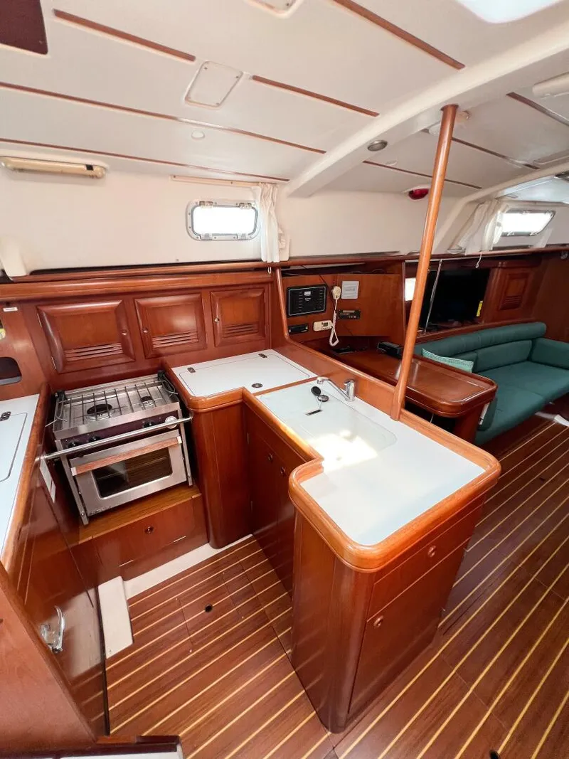 Slide: The Image of Beneteau 361 2002 - 28