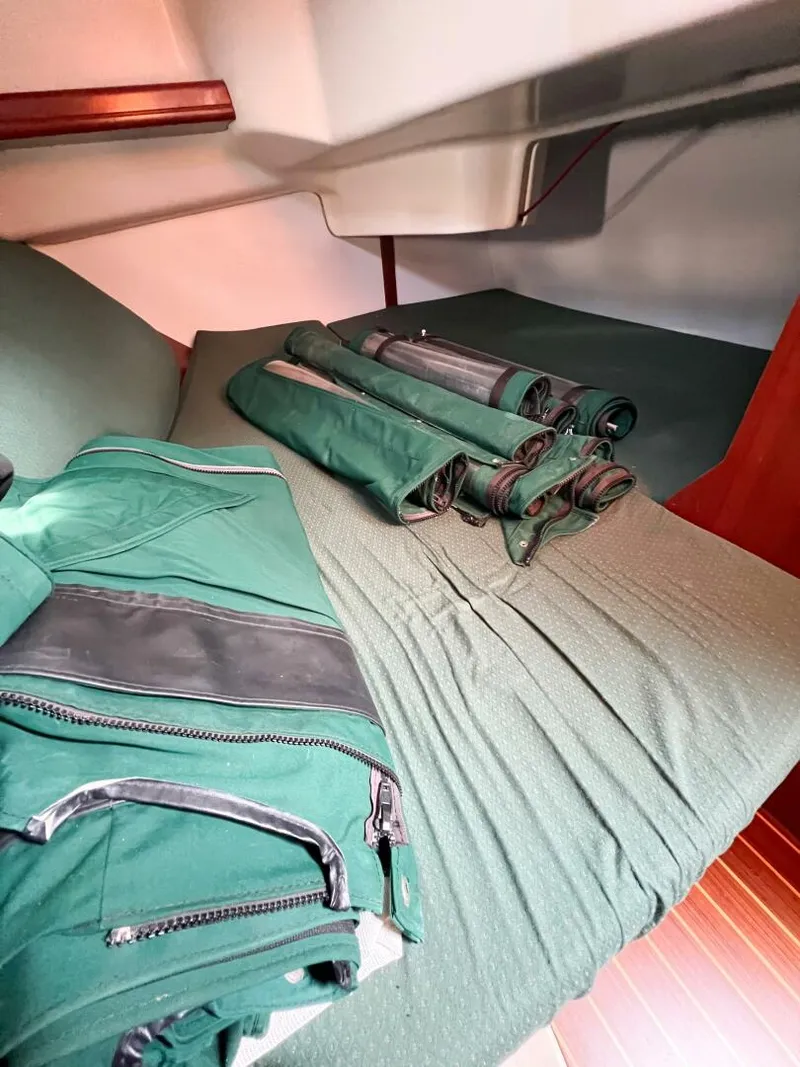 Slide: The Image of Beneteau 361 2002 - 5