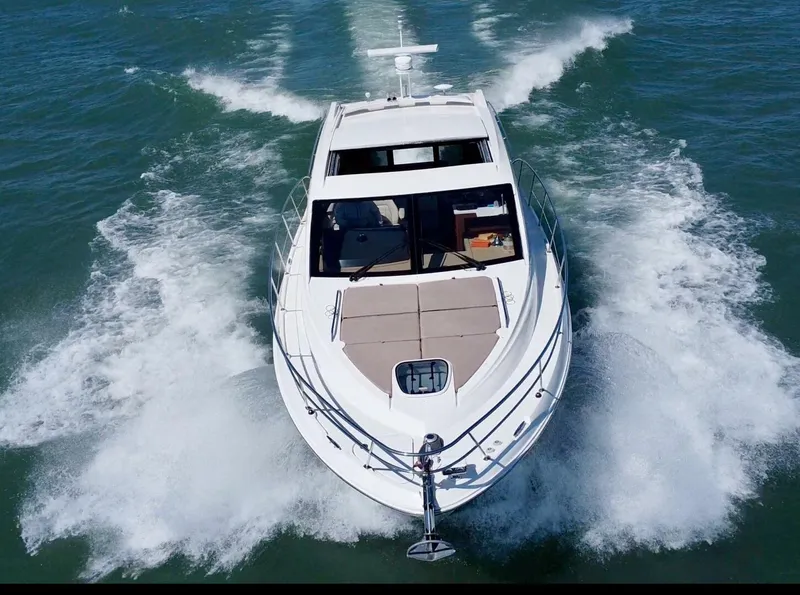 Slide: The Image of Sea Ray 400 Sundancer 2017 - 10
