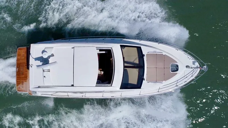 Slide: The Image of Sea Ray 400 Sundancer 2017 - 11
