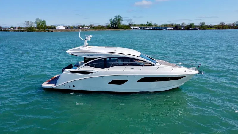 Slide: The Image of Sea Ray 400 Sundancer 2017 - 12