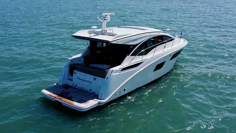 Slide: The Image of Sea Ray 400 Sundancer 2017 - 13