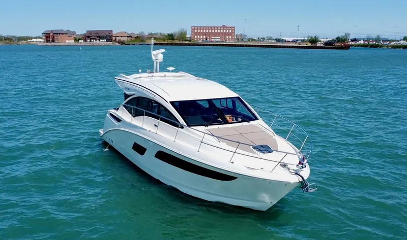 Slide: The Image of Sea Ray 400 Sundancer 2017 - 15