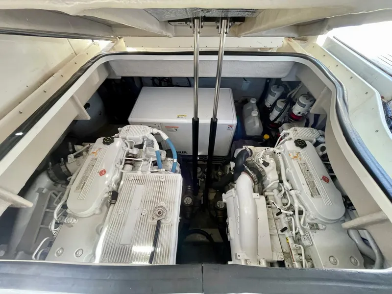 Slide: The Image of Sea Ray 400 Sundancer 2017 - 22