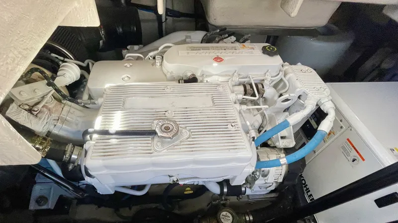 Slide: The Image of Sea Ray 400 Sundancer 2017 - 23