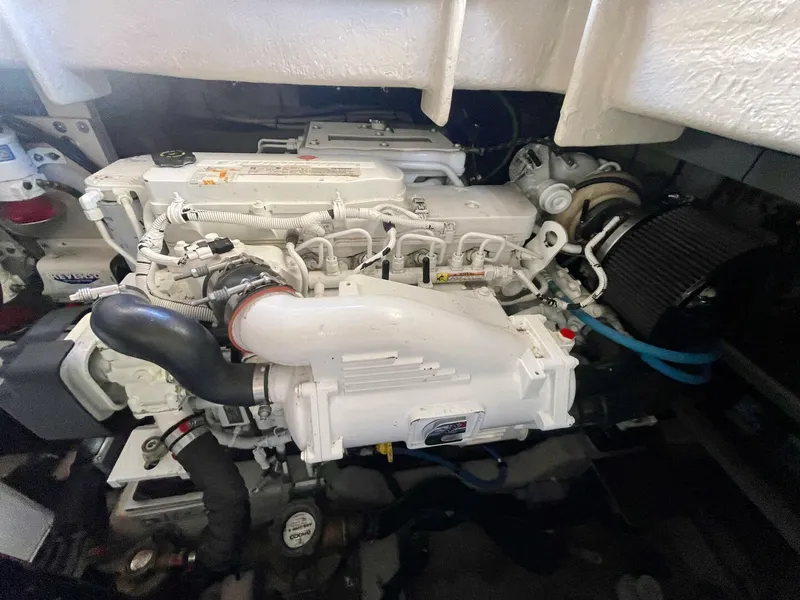 Slide: The Image of Sea Ray 400 Sundancer 2017 - 24