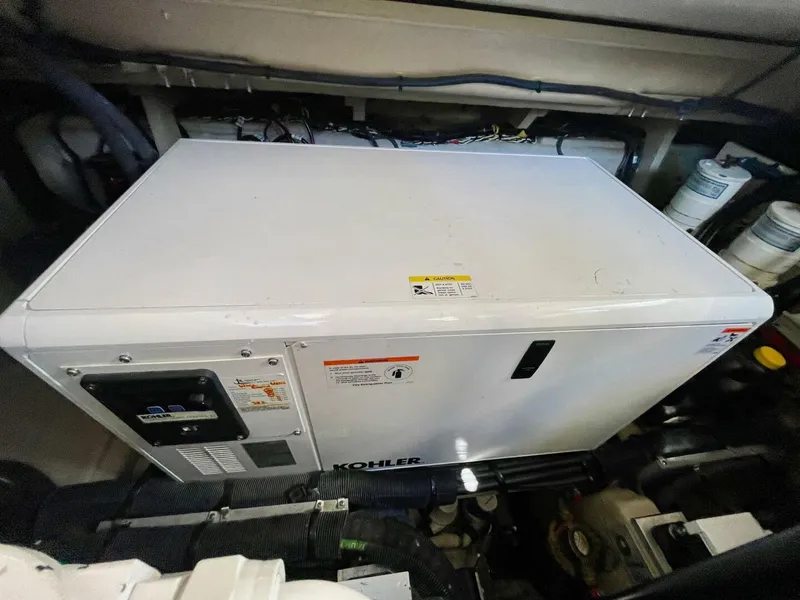 Slide: The Image of Sea Ray 400 Sundancer 2017 - 25